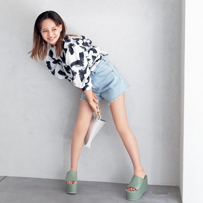 デニムをレディに着こなしたい♡プリッと感を見せつける【ヒップコンシャスコーデ3選】