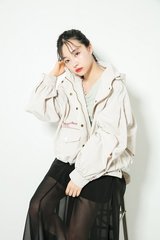 異素材レイヤードがおしゃれのカギ