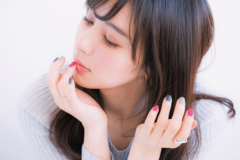 ビビッドorミルキー、どっちの発色が好き？　新作ネイルを目利き読モが試してみました！