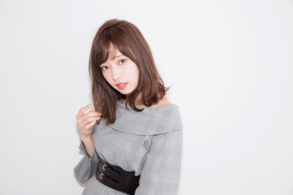 レディ度が段違い！ ツヤ感重視の しとやかミディ