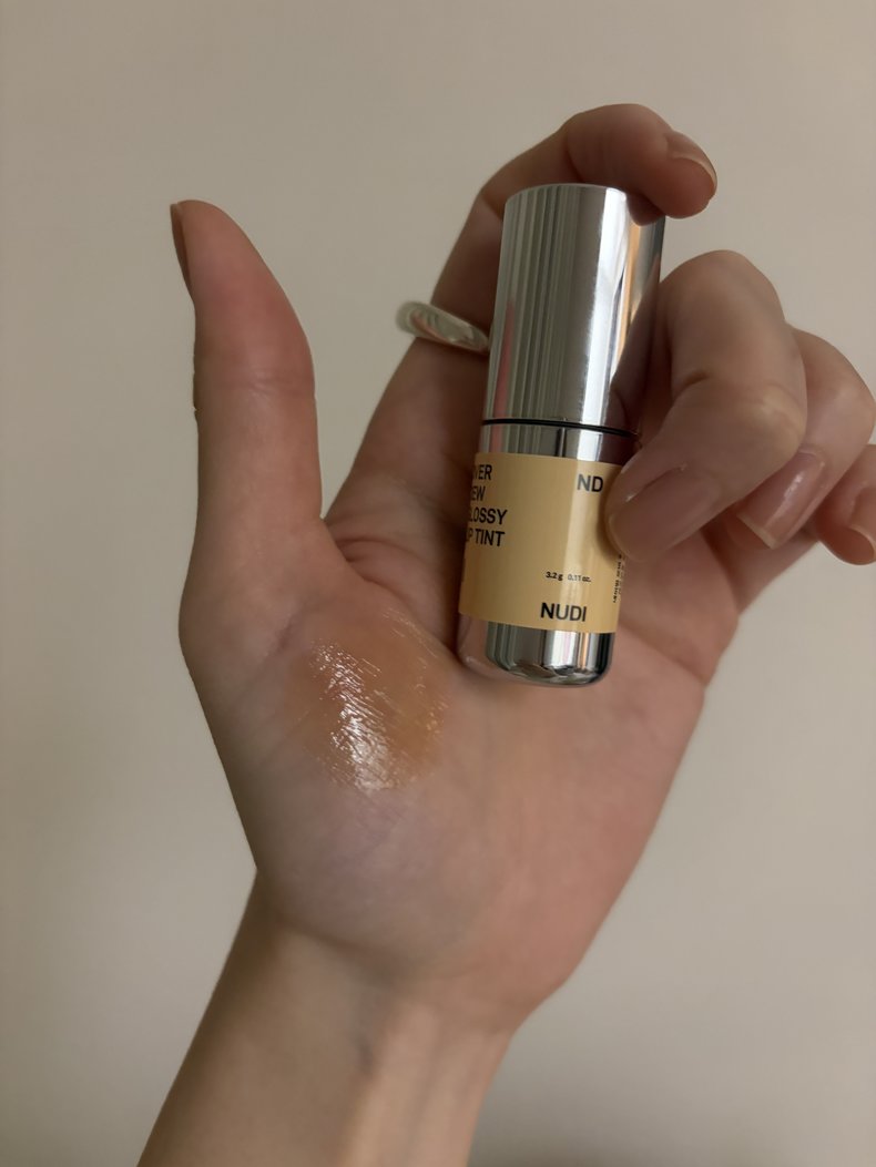 NAMING.（ネーミング）オーバーデューグロッシーリップティント 01 NUDI​ スウォッチ