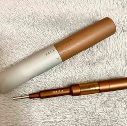 お酒の飲みすぎや塩分の取りすぎで顔がパンパンに!? むくみとたるみを同時ケアできちゃう超優秀アイテムが♡