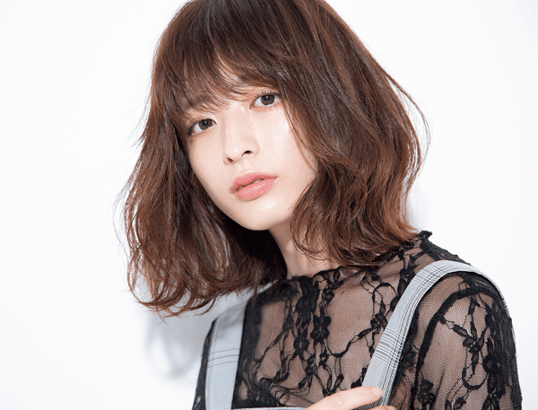 ふわふわ感、夜まで保つには？ 外ハネ＋MIX巻きパーマでカールが長持ちするって噂♡