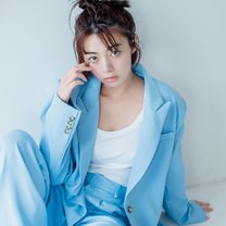 上野千鶴子×池田エライザが女のモヤモヤを晴らすために対談。女同士の内緒話ができる「ウィメンズロッカールームトーク」とは？