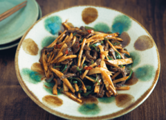 難しそう？いいえ、実は切って炒めただけ♡ 白米がすすむ肉と野菜のピリ辛だれ【天野っちの今日のごはん】