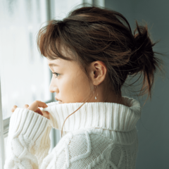 あえて隙を作るあざとめアレンジ♡　タートル×ゆるシニヨンが男ゴコロに刺さる