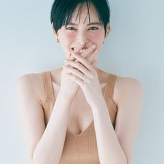 比留川游、”濡らすところは濡らす”マル秘テクで透明感を爆上げ。透明感と潤いがセットになった【ヘアオイル／ネイル】を♡