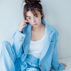 上野千鶴子×池田エライザが女のモヤモヤを晴らすために対談。女同士の内緒話ができる「ウィメンズロッカールームトーク」とは？