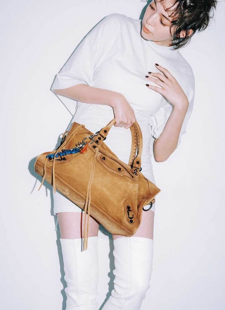 佐藤栞里。2025年ar9月号より