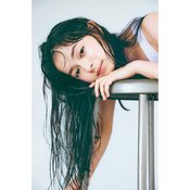 上國料萌衣、21歳とは思えない大人顔にドキッ♡ マスク生活でも楽しめる秋メイクのポイントを人気HMがレクチャー!
