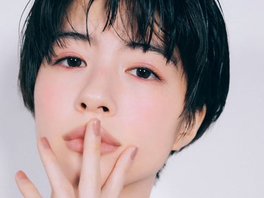 佐久間由衣 圧倒的色っぽさ 女性誌arで大人のピンクメイク披露 Ar アール Web