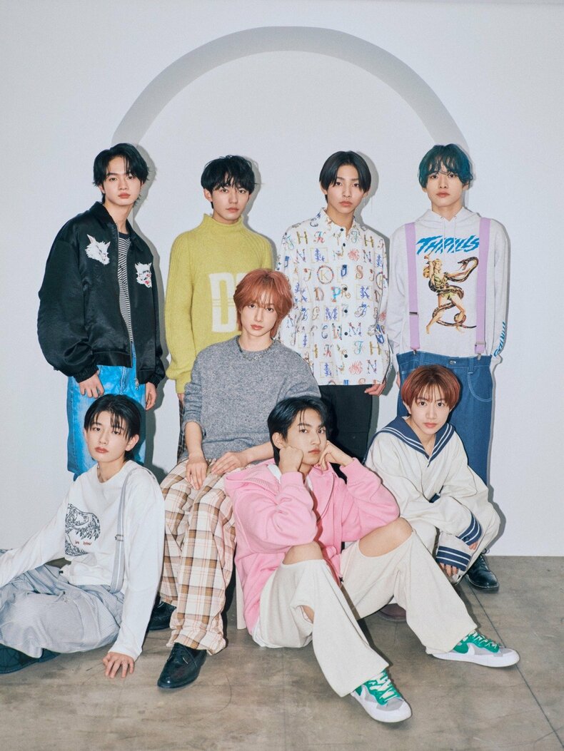 VOKSY DAYS(前列・右より)荘司亜虎、涼瀬一颯、田村颯大、(中央) 橋新夢、(後列・右より)橋新夢、松崎朔弥、飯世善文、長野蒼大、越山敬達