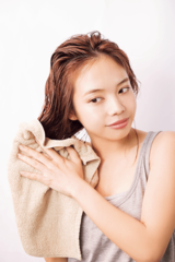 タオルゴシゴシはNG!美髪の運命を分ける、髪の毛の乾かし方って？