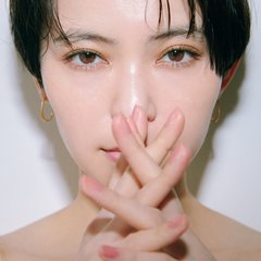 色よりも奥行きを大事に♡ 比留川游が魅せる【恋専用の目力】とは？色素薄めな瞳の吸引力がヤバい…
