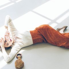 トップスは白と黒しか持ってません！コーデに味を効かせるこなれボトム5選