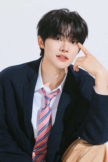 大人気サバイバル番組から誕生した7人組グループ【CLOSE YOUR EYES】が