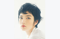 黒髪のショートスタイルの髪型がクールな大人女子の基本です