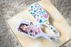 【抽選でプレゼント】推し活民は必見！自分で絵柄をカスタムできる”推しブラシ”が可愛すぎる♡