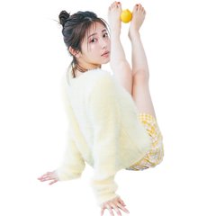 浜辺美波にコンプレックスとの付き合い方をインタビュー！「長所と短所の帳尻が合っている人がとても魅力的」憧れの女優さんも公表♡