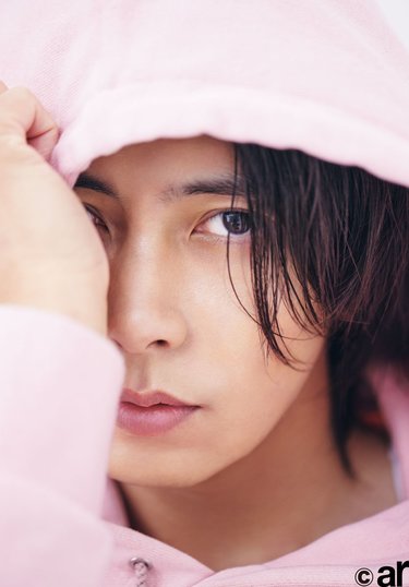 画像 写真 山下智久 みんな それぞれがパーソナル 世界でひとつの無限な存在だから 女性誌arの表紙を飾る Arweb アールウェブ 大好きな人にモテるための髪型 メイク ファッション情報満載