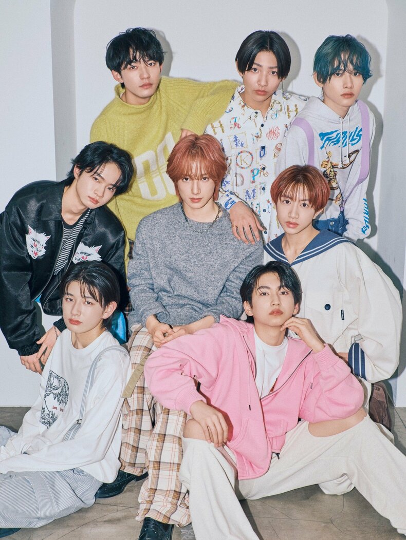 VOKSY DAYS　(前列・右より)荘司亜虎、涼瀬一颯、田村颯大、(中央)橋 新夢、(後列・右より)橋新夢、松崎朔弥、飯世善文、長野蒼大、越山敬達