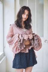 ラフなゆるロングは 顔まわりの揺れ感で 色気も小顔もGET