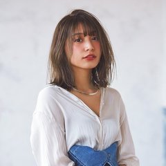 上品なツヤとゆるさを備える もはや敵ナシなお色気ミディ