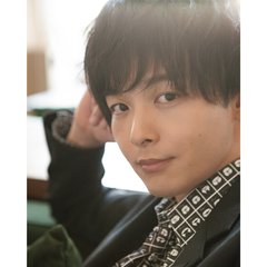 中村倫也、黒スーツ姿でその微笑みは反則でしょ!!!♡ 質問へのお茶目な回答も可愛い「僕の才能ですかね(笑)」